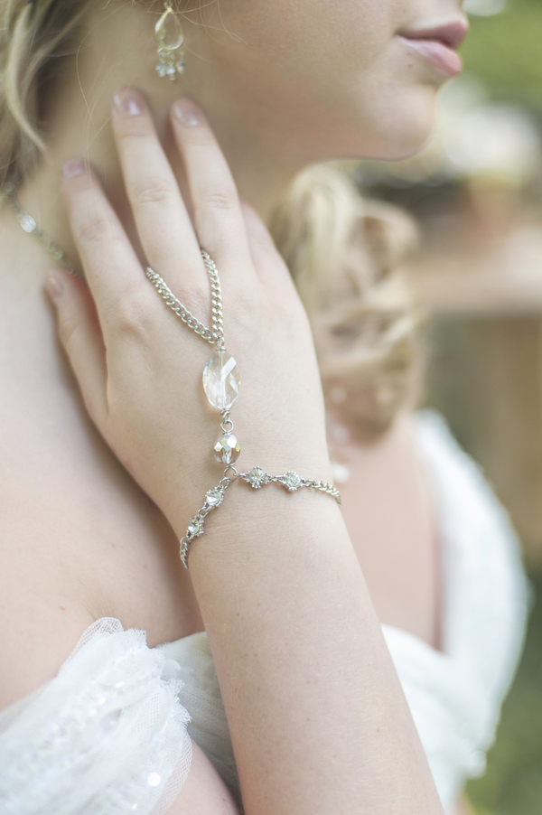  Pretty Bridal Jewelry by&nbsp;Mirror Mirror Bijoux / photo by L'Estelle Photography / as seen on www.BrendasWeddingBlog.com 