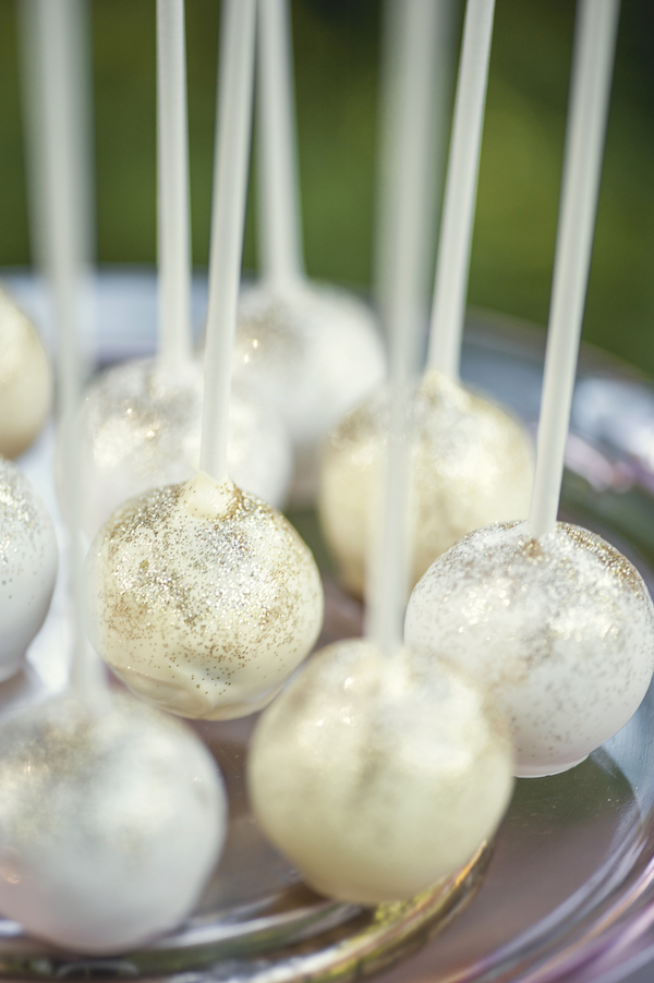  Gold Dusted Cake Balls by Kitty Wong Pastry Shop / photo by L'Estelle Photography / as seen on www.BrendasWeddingBlog.com 