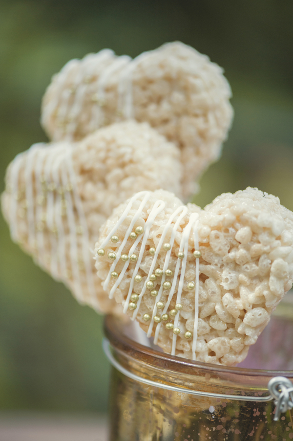  Yummy Wedding Sweet Treat : Heart Shaped Rice Krispie Treat Lollipop by Kitty Wong Pastry Shop / photo by L'Estelle Photography / as seen on www.BrendasWeddingBlog.com 