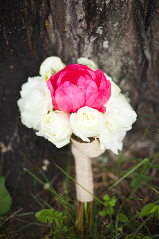  Gorgeous Peony Wedding Bouquet with white and pink peonies, ranunculus and roses wrapped in burlap ribbon / by Eight Tree Street / photo by Allison Hopperstad Photography / as seen on www.BrendasWeddingBlog.com 