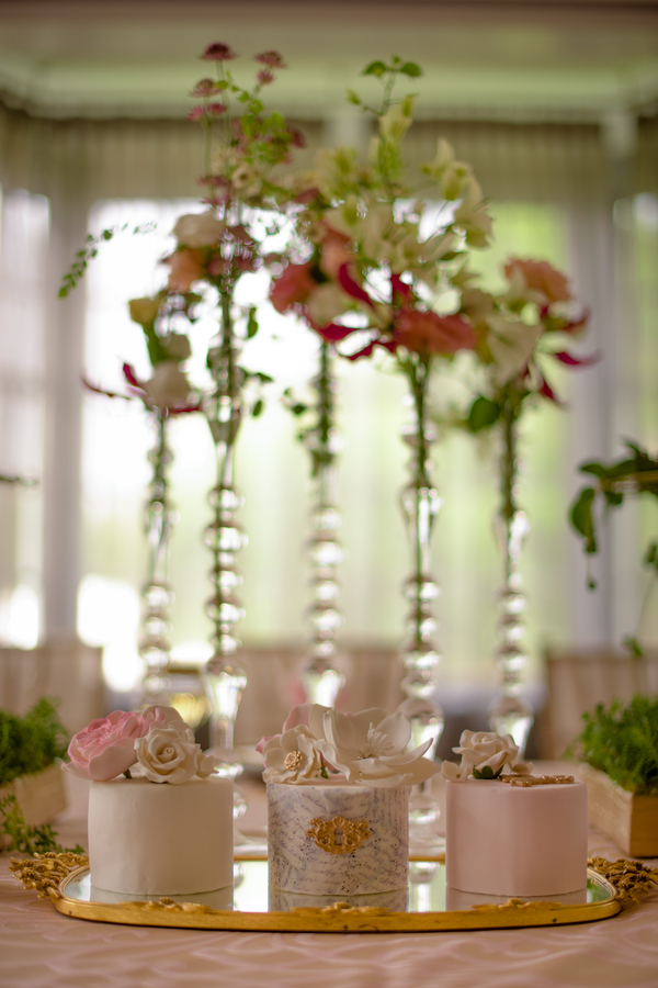  Mini Wedding Cakes from a Fairytale Styled Shoot / Created by The Cake Parlour / Photo by collective67 