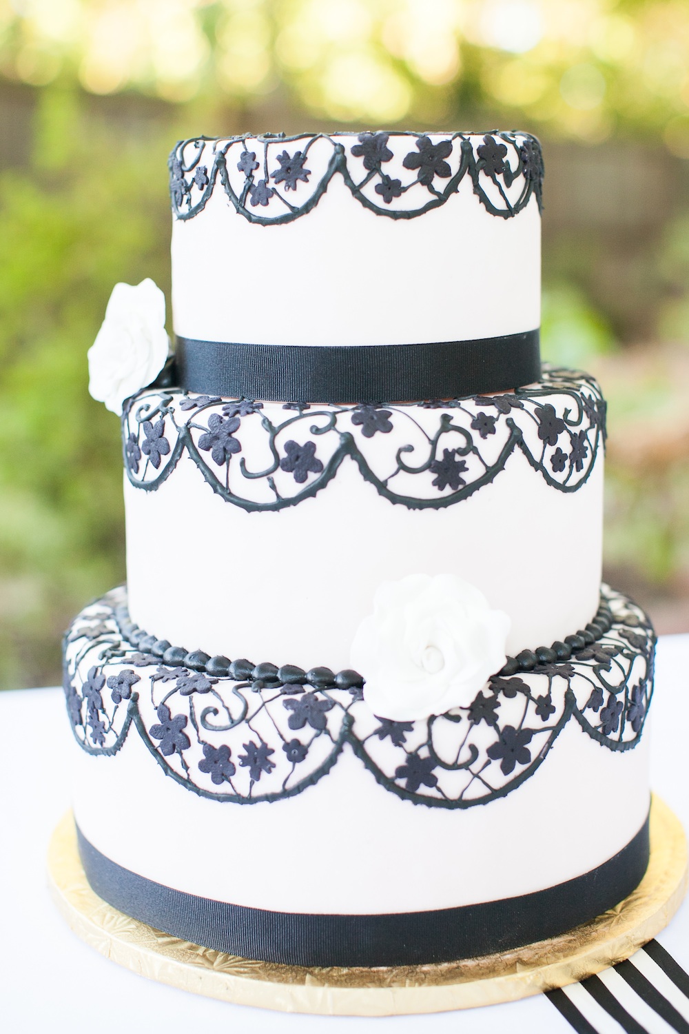  Elegant Halloween Wedding Cake by Lil' Tea's Specialty Desserts / photo by {a}strid Photography 