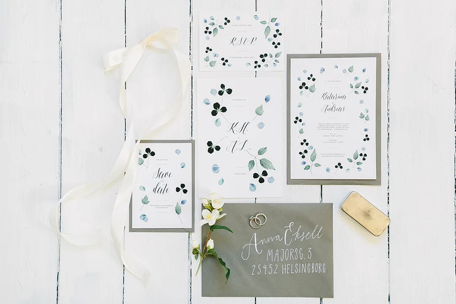 Boho Destination Wedding Invitation Suite with flowers and foliage / photo by Destination Wedding Photographer Linda-Pauline Pehrsdotter