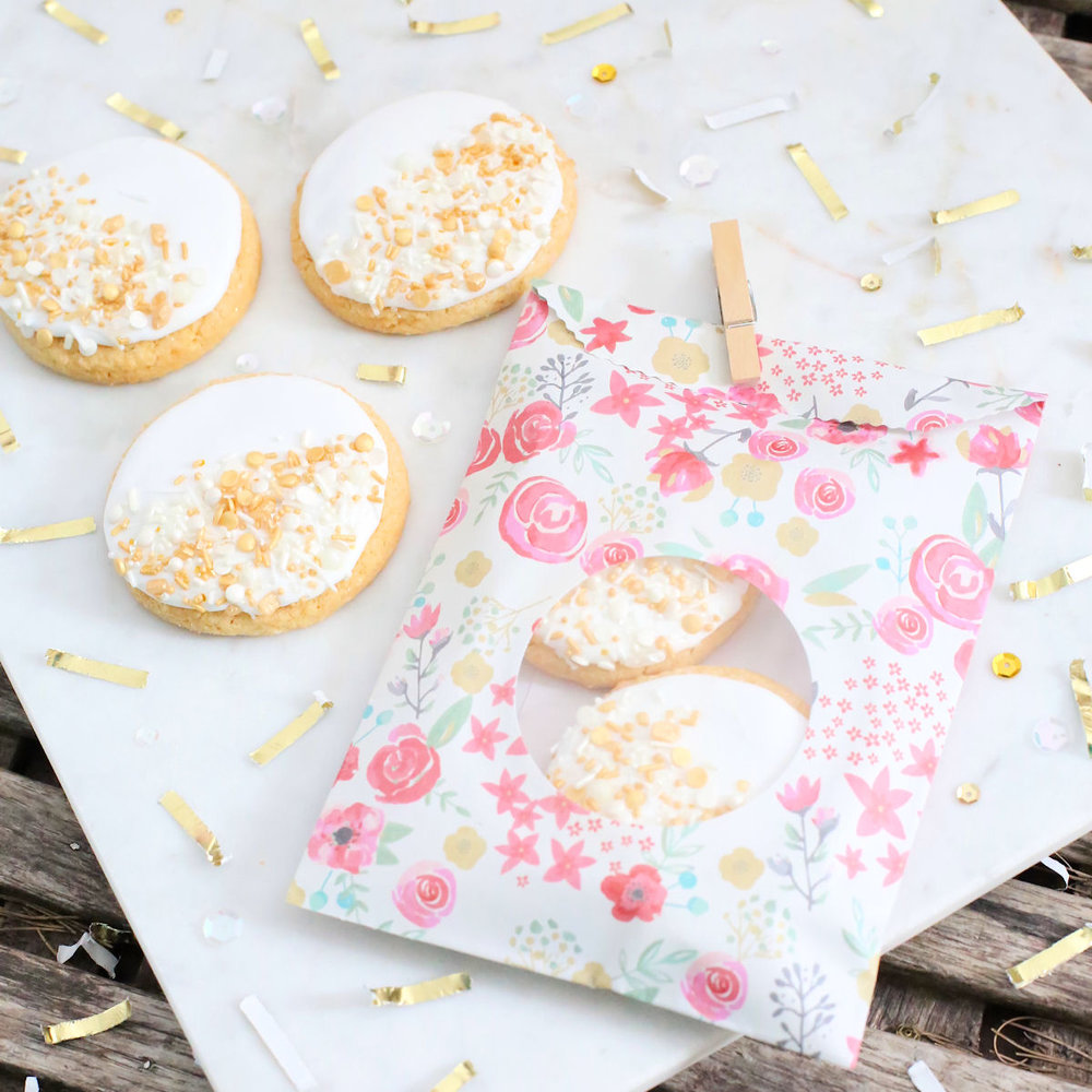 creative-diy-wedding-ideas-spring-cookie-bags.jpg