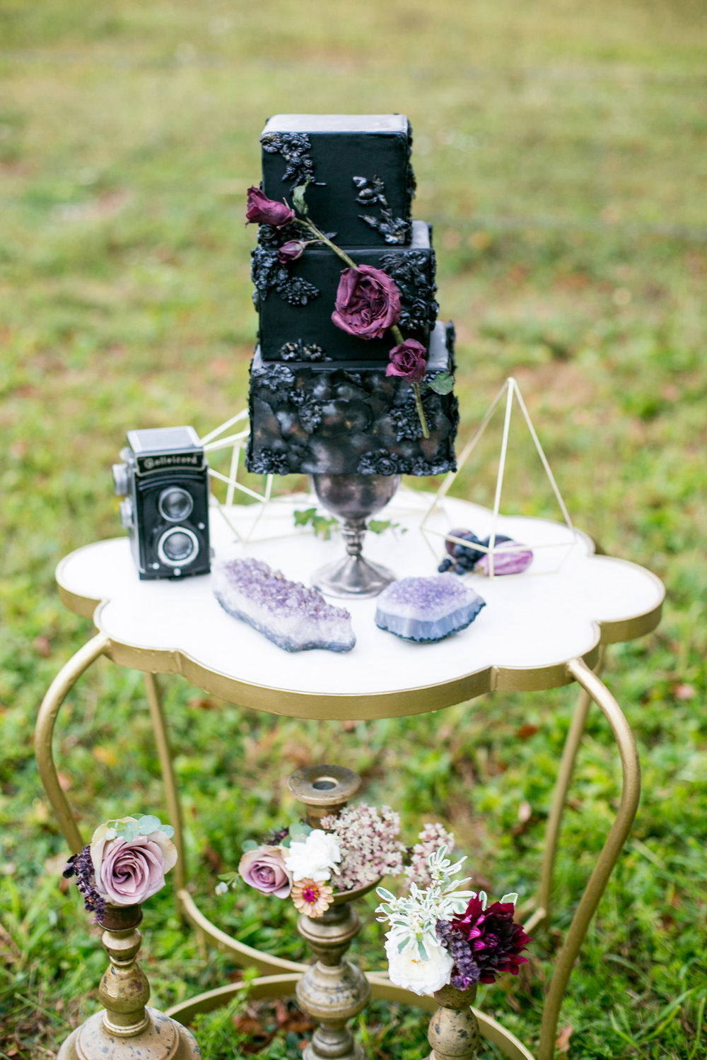  Moody and Dramatic Wedding Ideas + Inspiration —&nbsp;photo by Chantal Routhier Photography — click to see more inspiration on www.BrendasWeddingBlog.com 