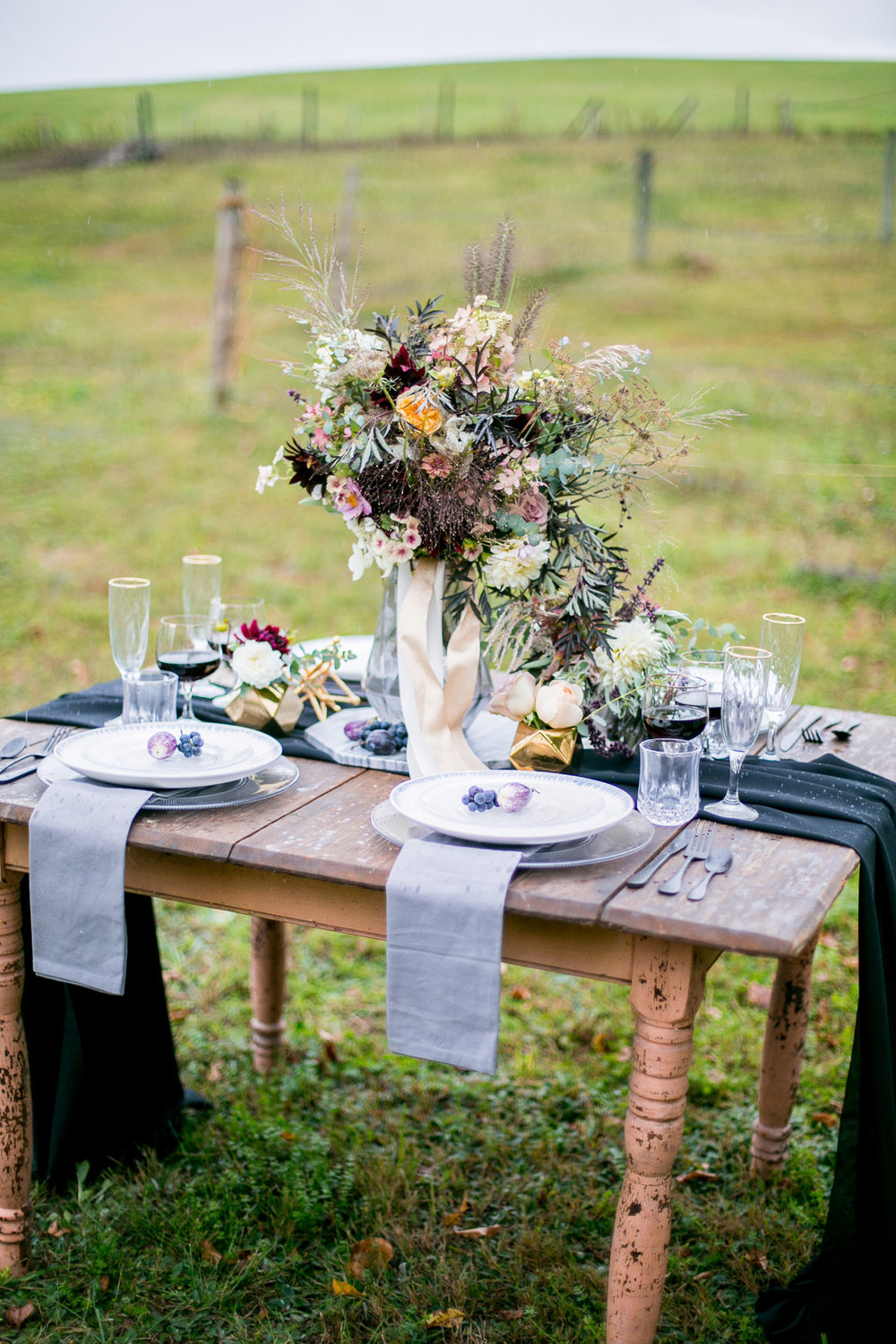  Moody and Dramatic Wedding Ideas + Inspiration —&nbsp;photo by Chantal Routhier Photography — click to see more inspiration on www.BrendasWeddingBlog.com 