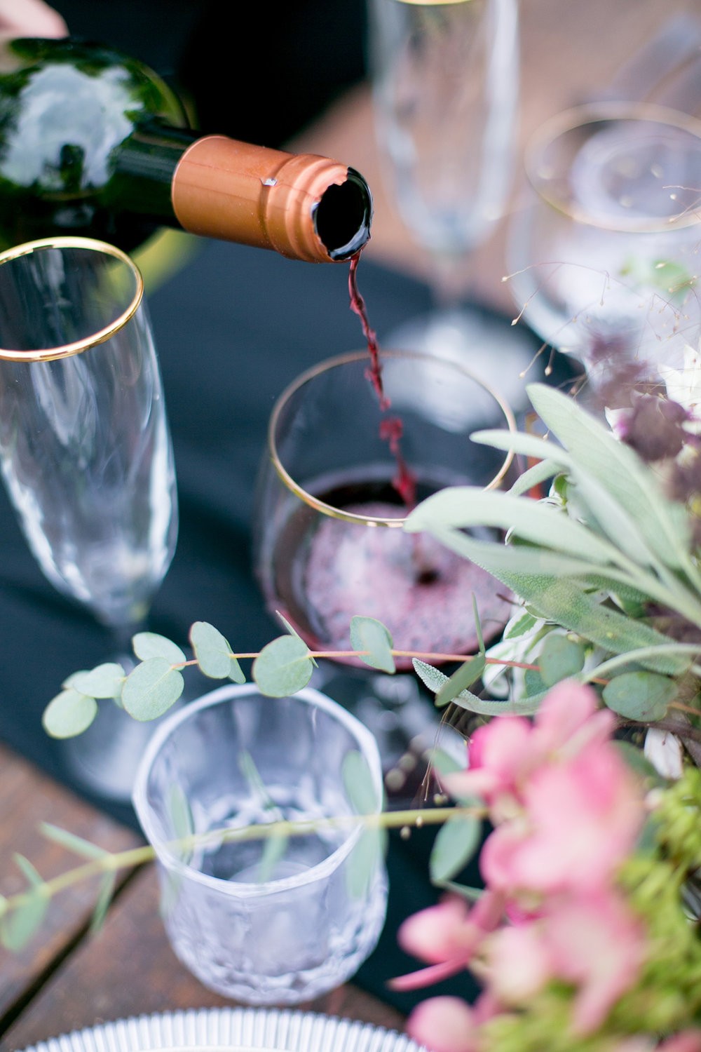  Moody and Dramatic Wedding Ideas + Inspiration —&nbsp;photo by Chantal Routhier Photography — click to see more inspiration on www.BrendasWeddingBlog.com 