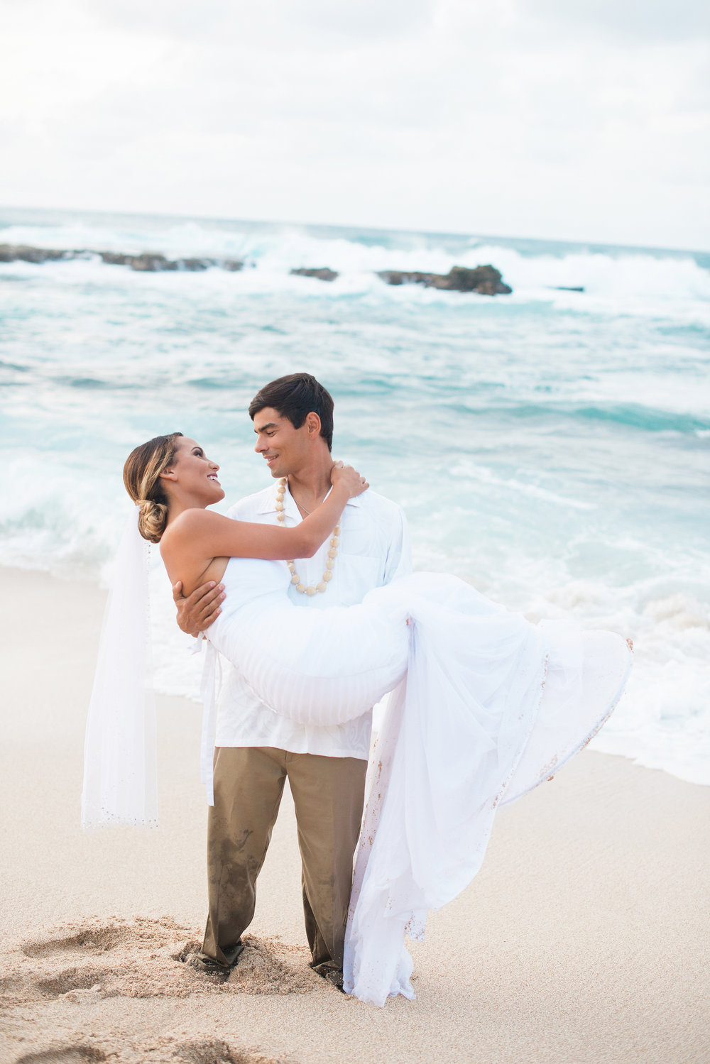 Hawaiian-Elopement-Marianne-Blackham-Photography-couple-sand.jpg