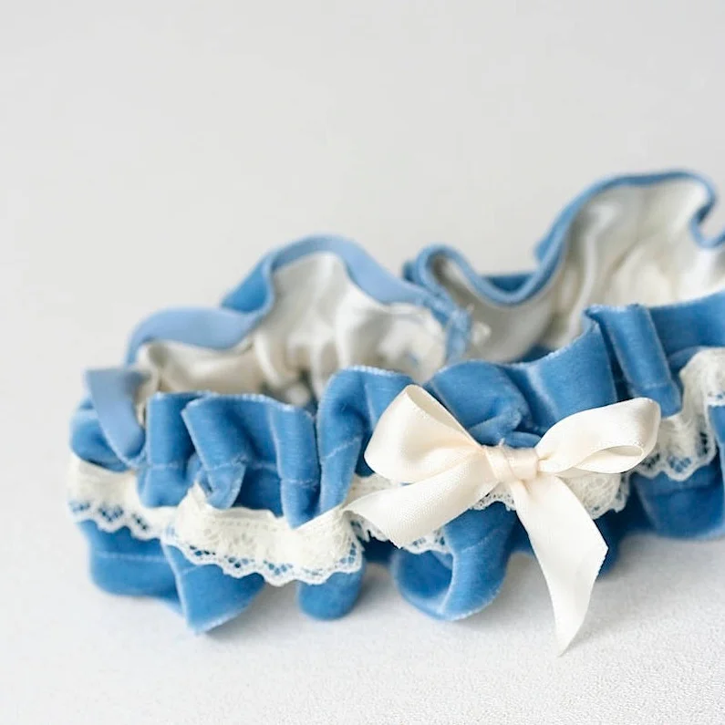 How to Choose Your Perfect Wedding Garter Color