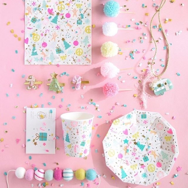 Who&rsquo;s ready to be Merry + Bright this Holiday Season? This Christmas Party in a Box is $20 off TODAY ONLY (Ships on the 16th) and has everything you need for your celebrations, bridal showers and birthdays.
-
Order now at @hello.meparty (or via