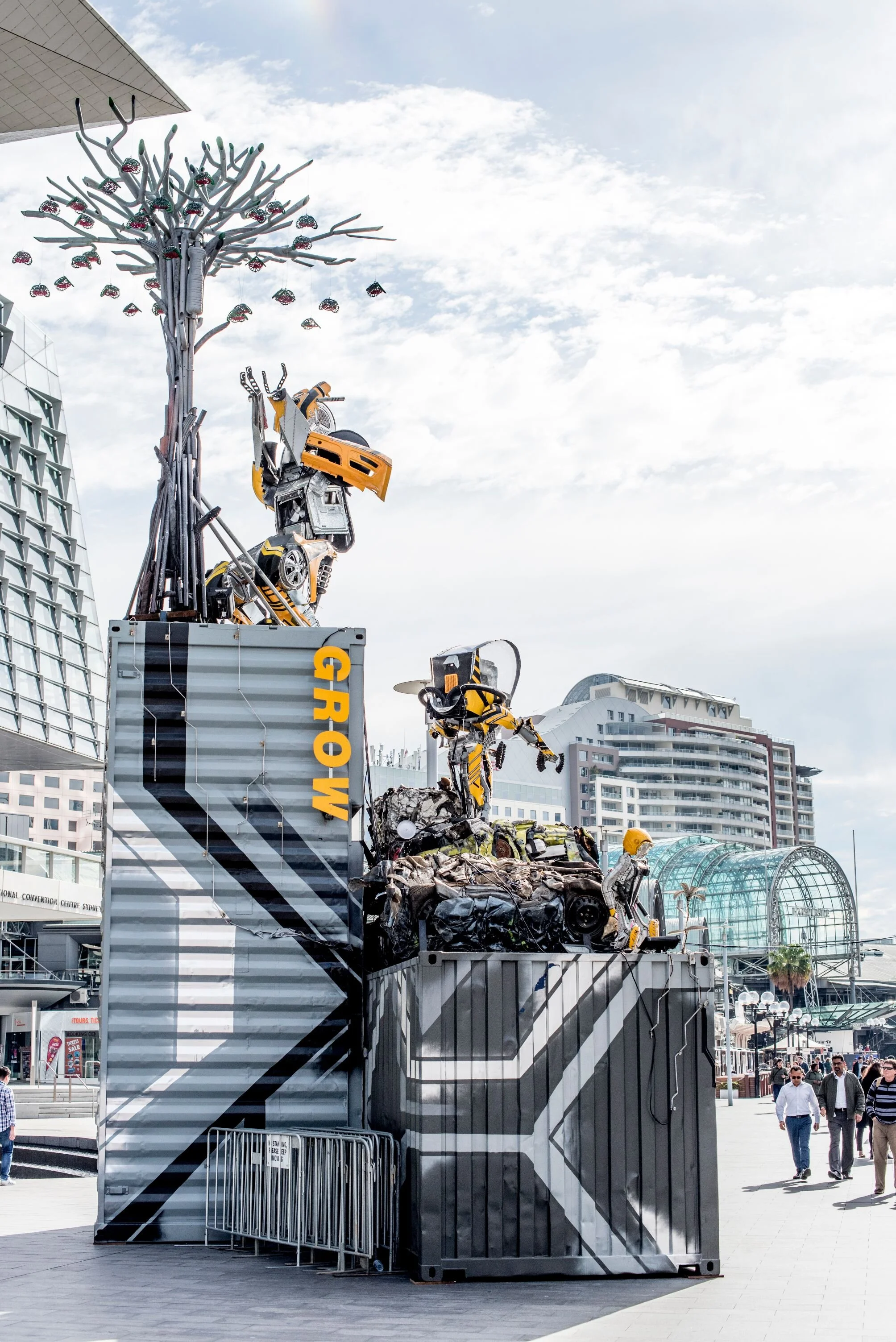 ROBOT SPACE LAND - TREE 1.0 - WIDE - PORTRAIT.jpg