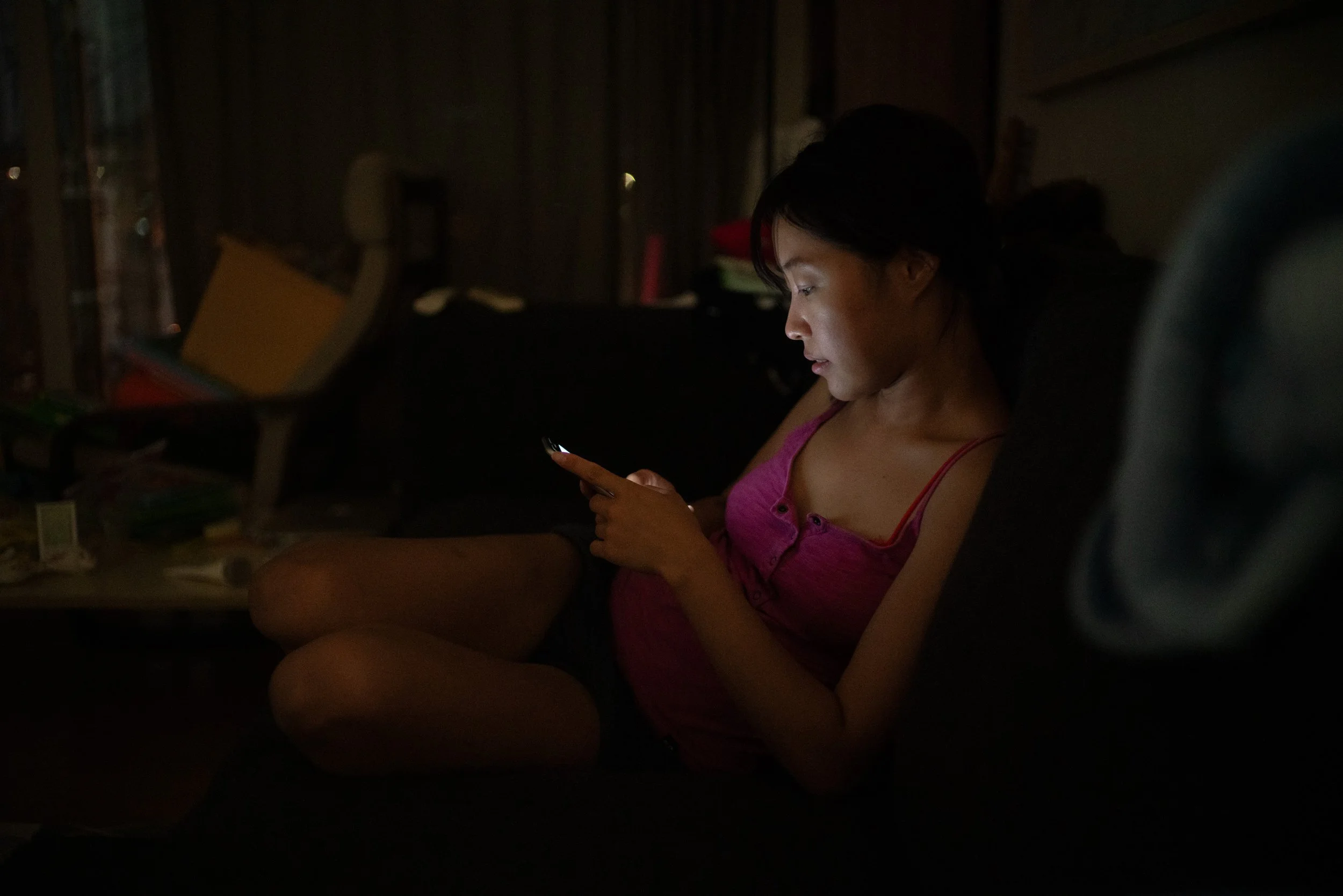 phone-lifestyle-korea-dark-photographer.jpg
