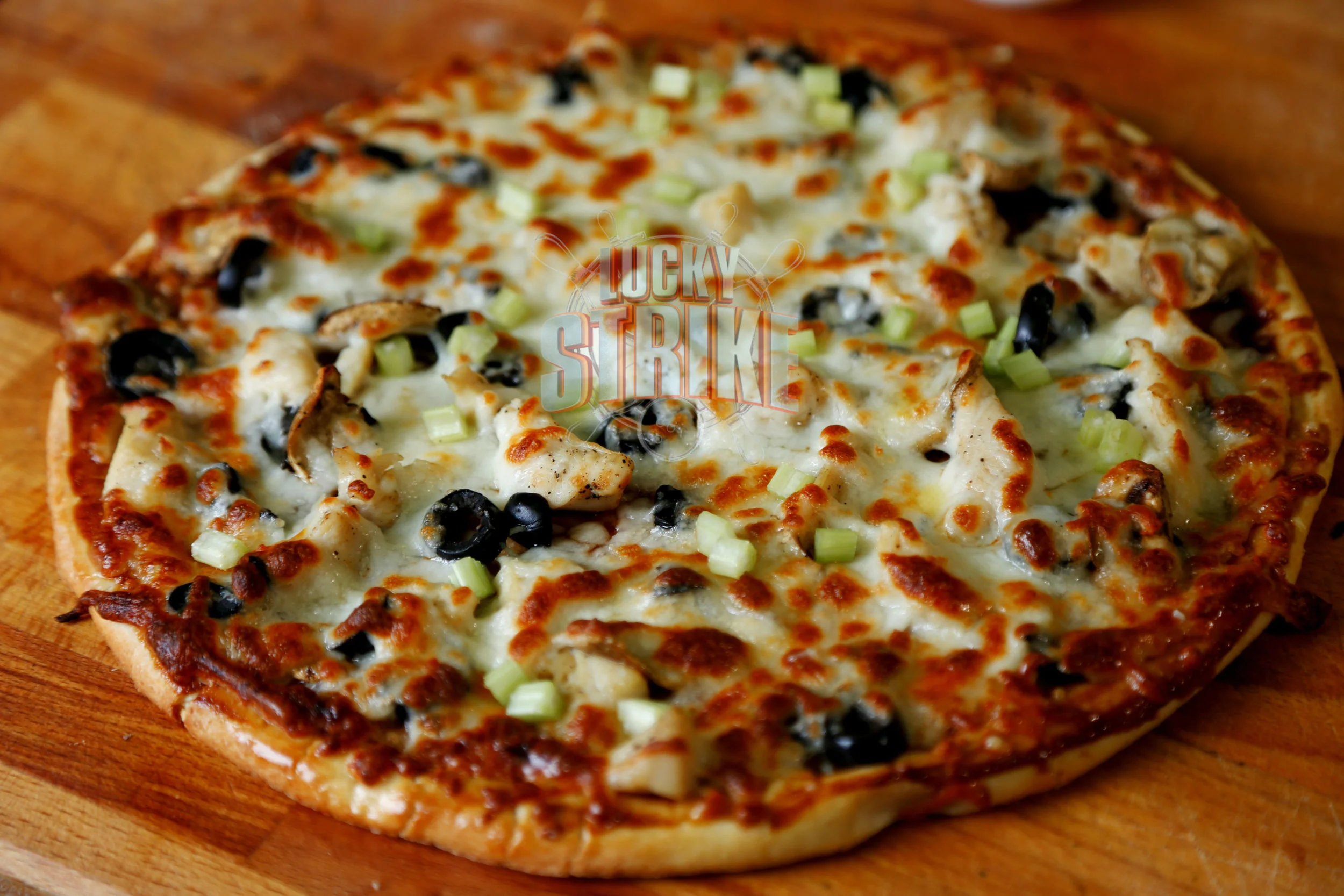 BBQ CHICKEN PIZZA 40/52 Freshly homemade dough topped with grilled chicken & marinated with spring onion, mushroom, corn with melted mozzarella cheese & I talian sauce