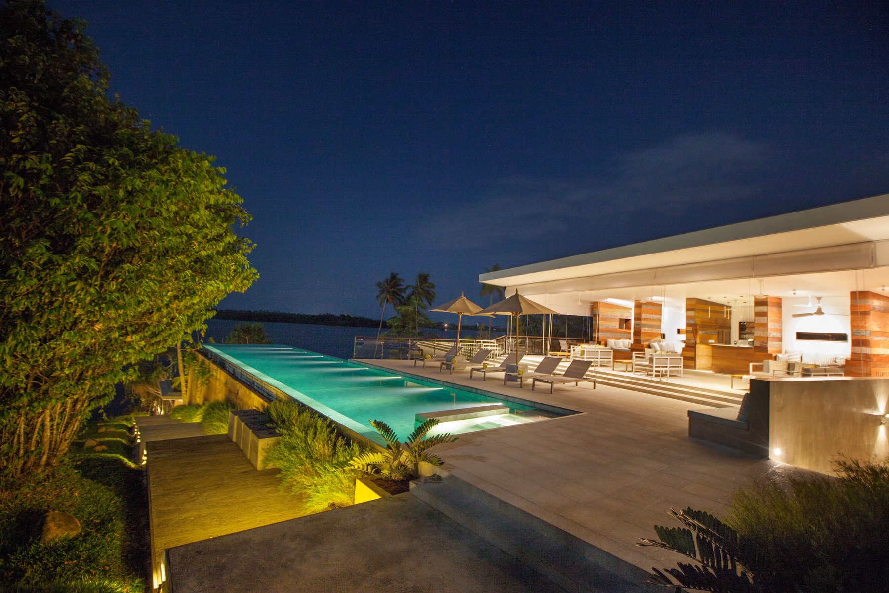 (15) Pool & living .jpg