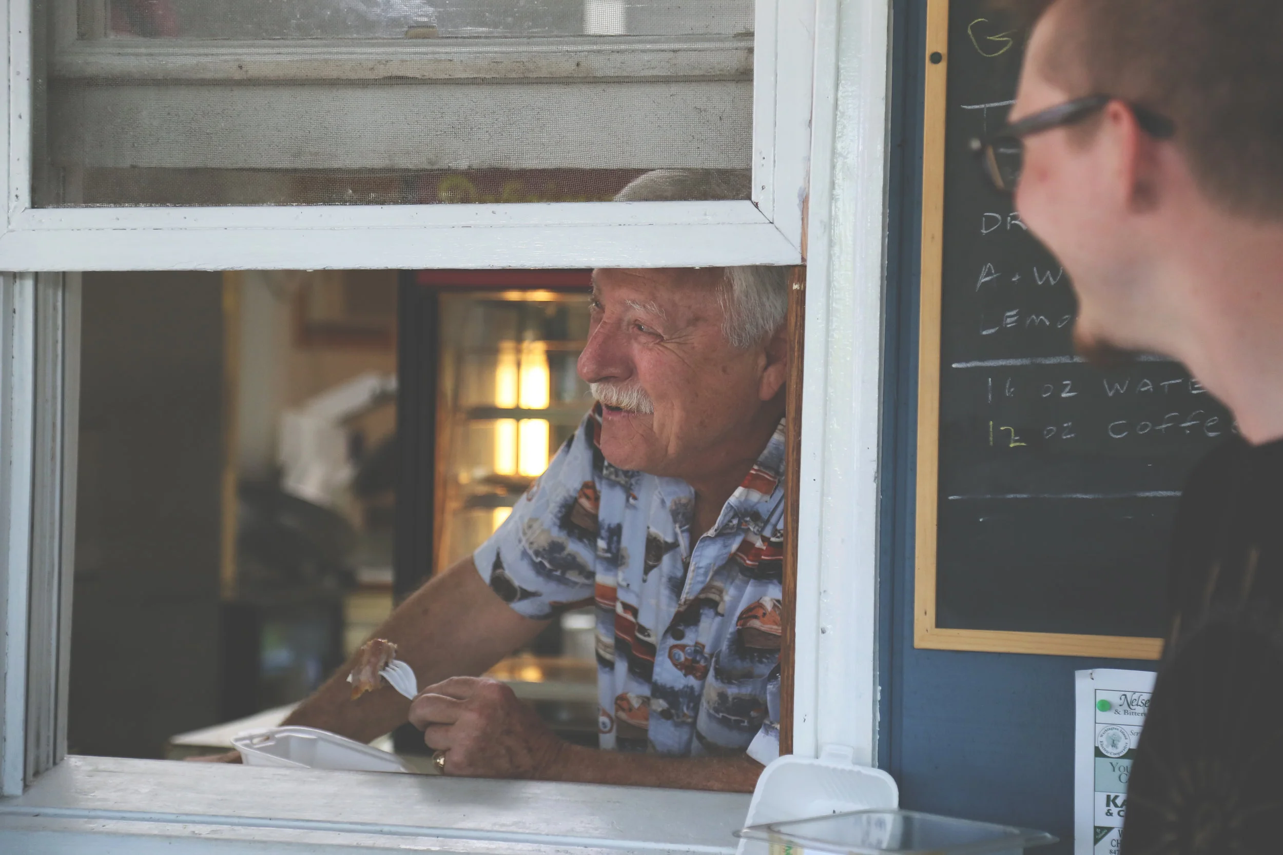 Gentlemen take note: this is how you treat customers. 