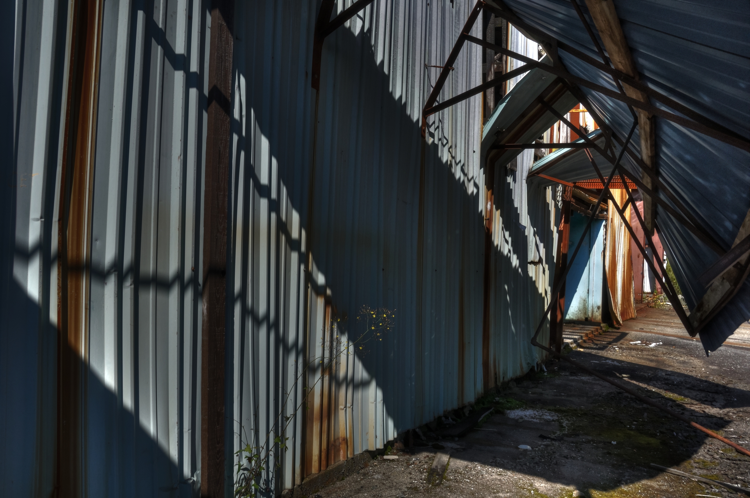 DSC_2460__warehouse_tonemapped.jpg