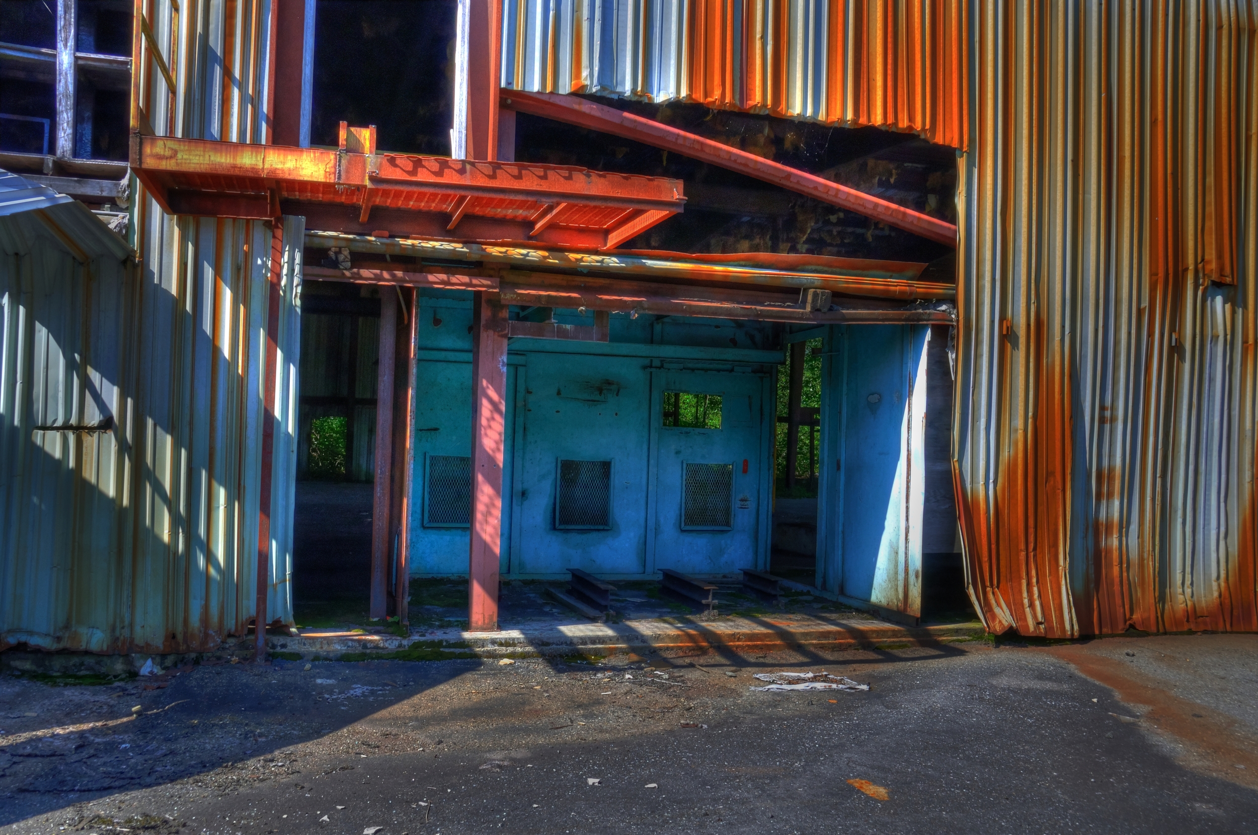 DSC_2452__warehouse_tonemapped.jpg