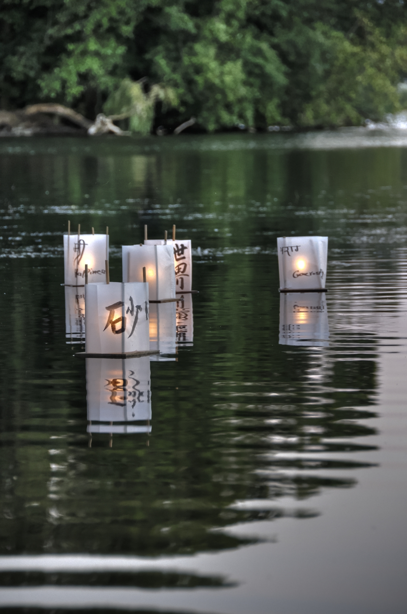 _DSC8121_lanterns_tonemapped.jpg