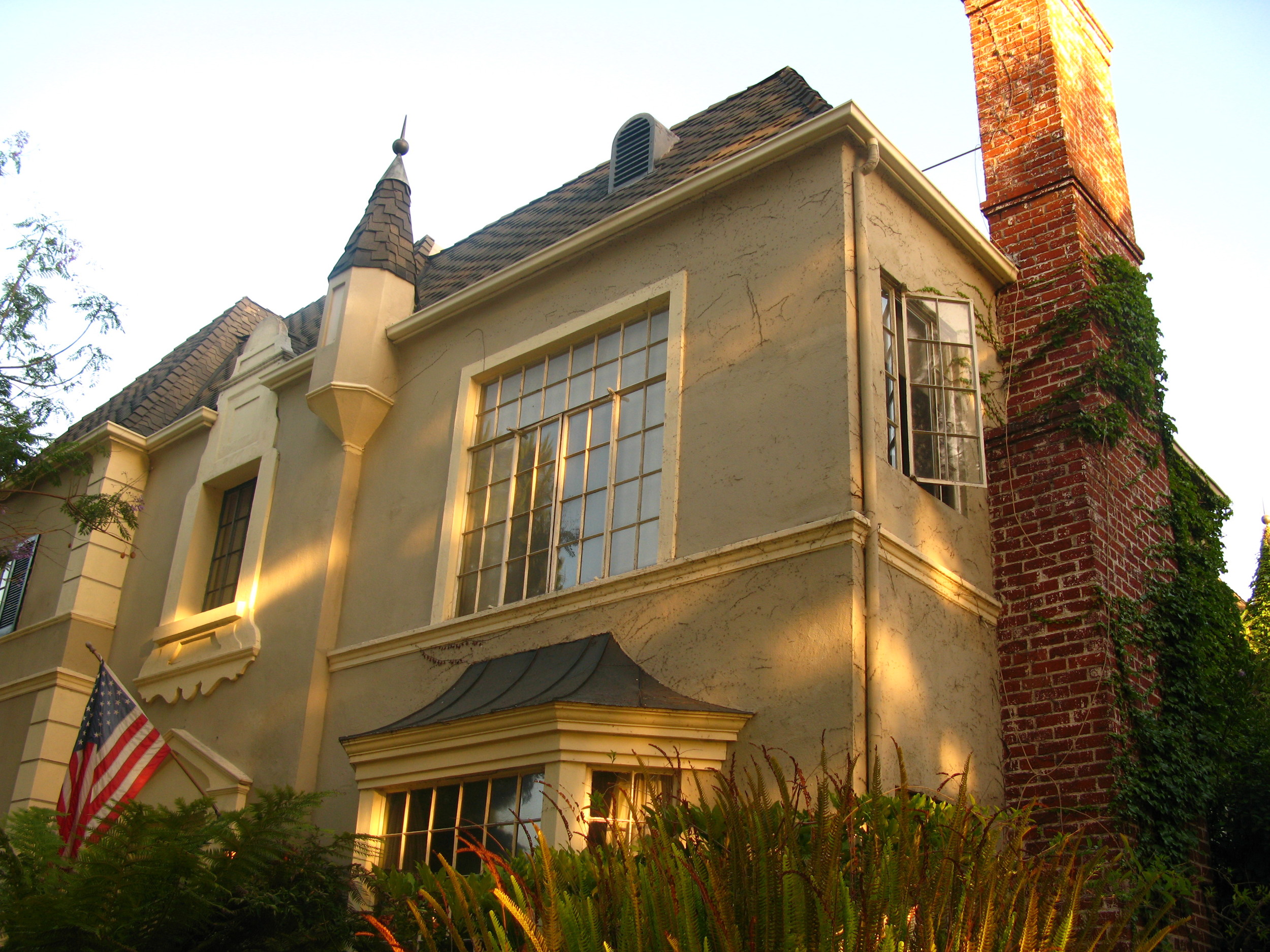6606 Olympic Blvd, historic Chateaux Olimpique