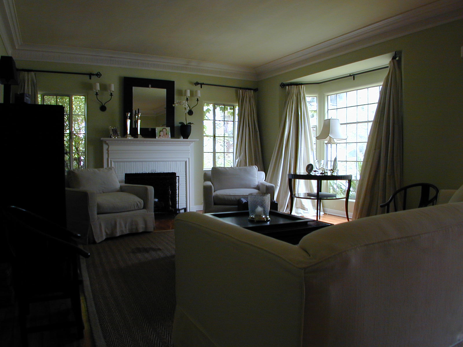 Large living room with bay window, fireplace