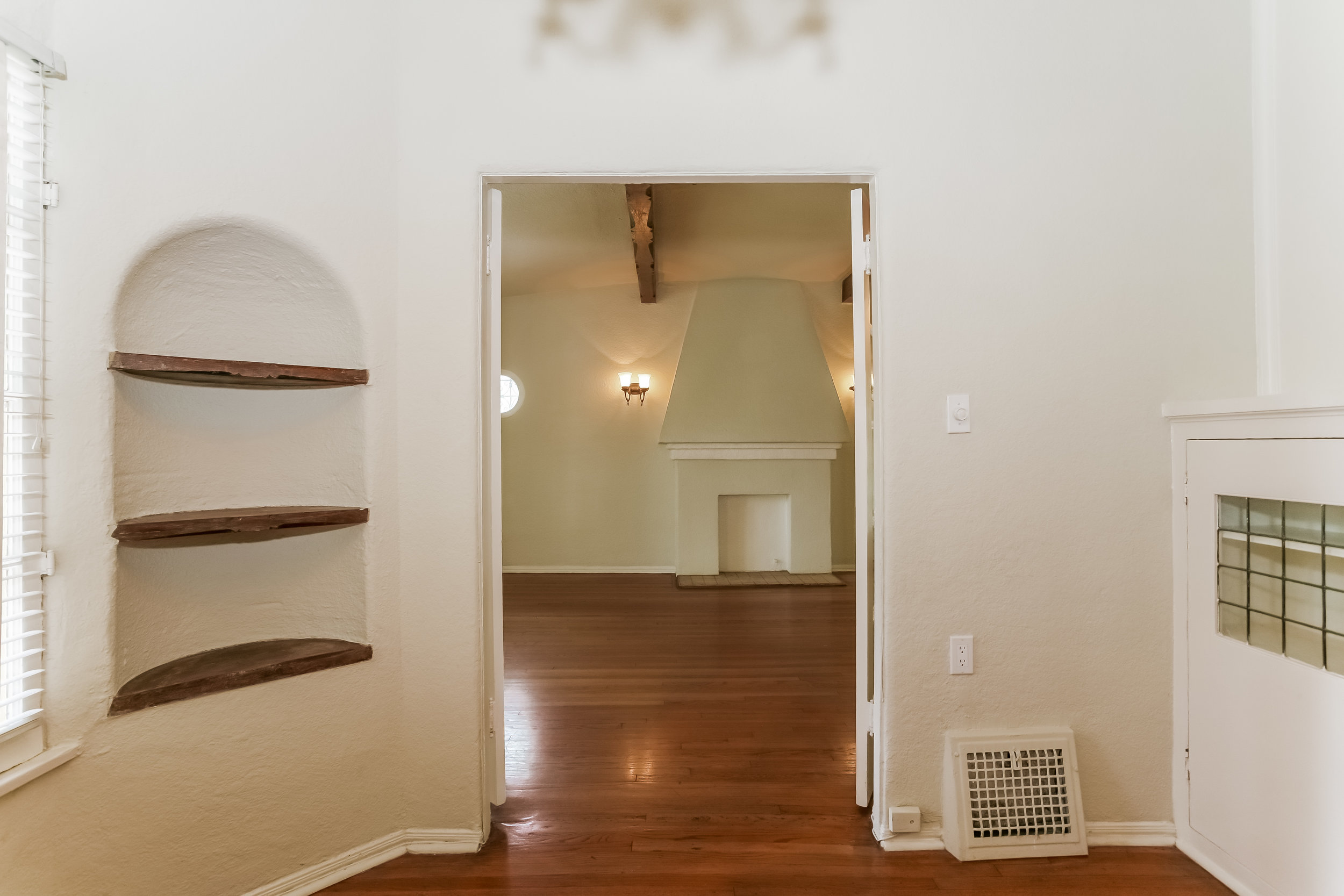 016-Dining_Room-1094540-print.jpg