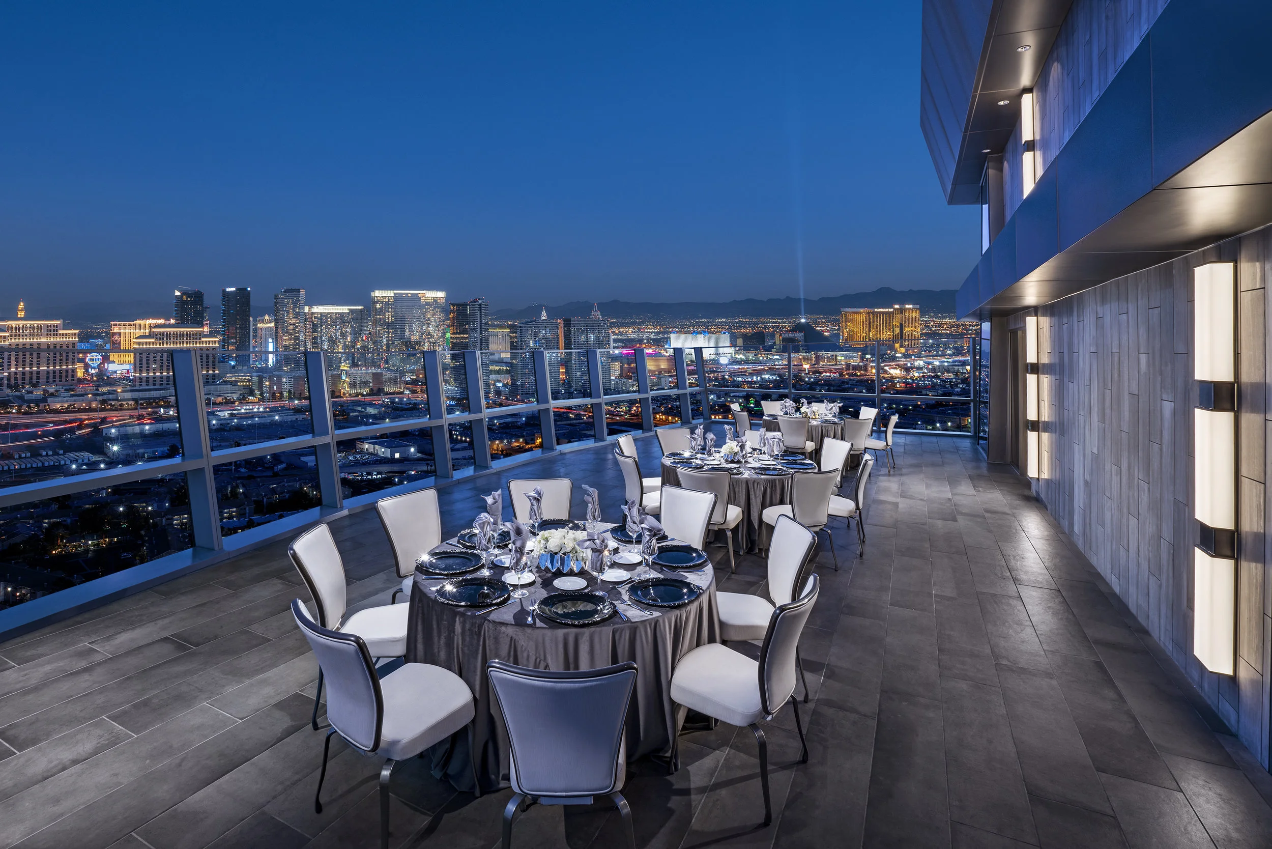 Palms_TheMoon_BalconyRounds_v4.jpg