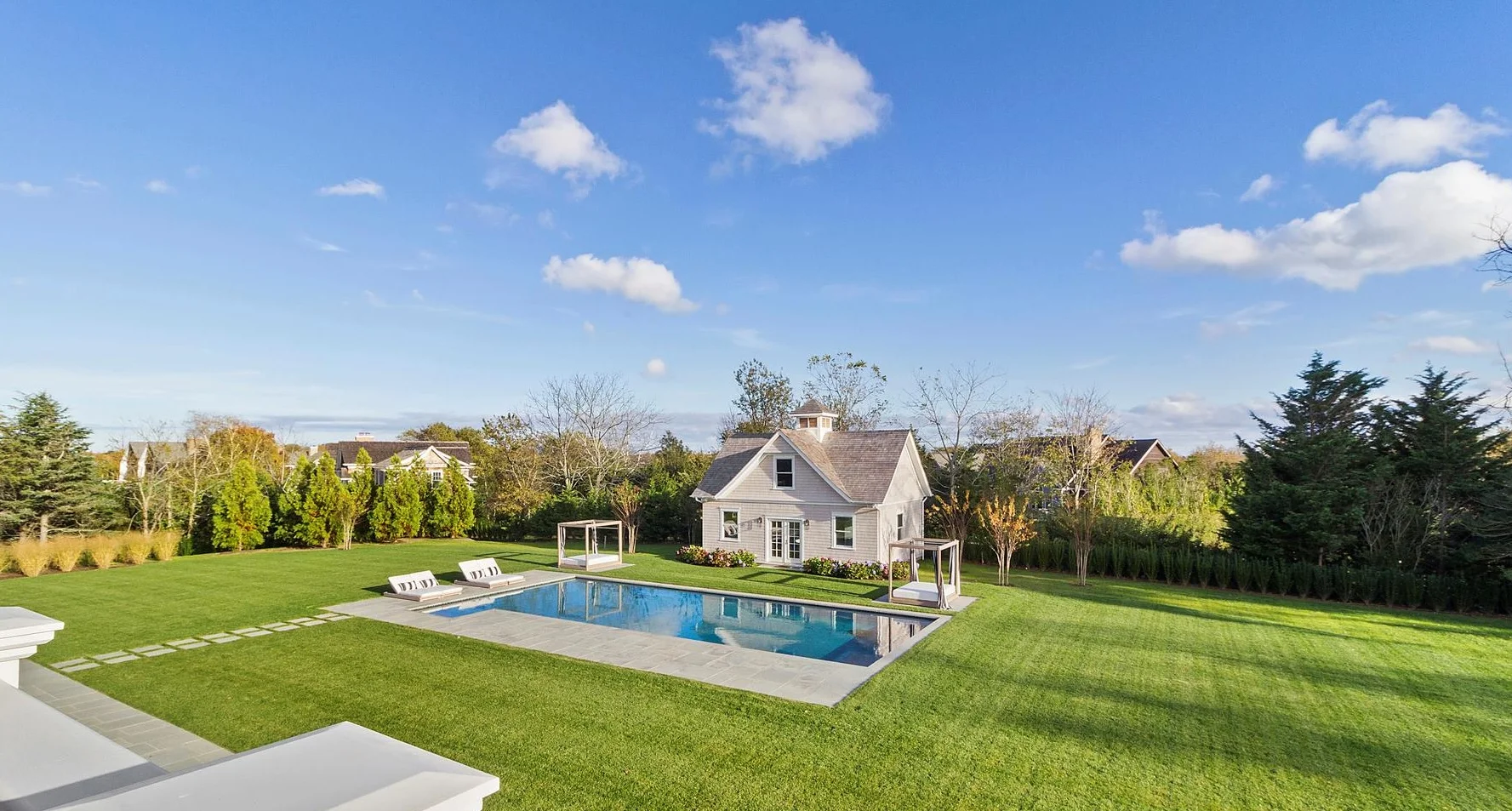 poolhouse.jpg