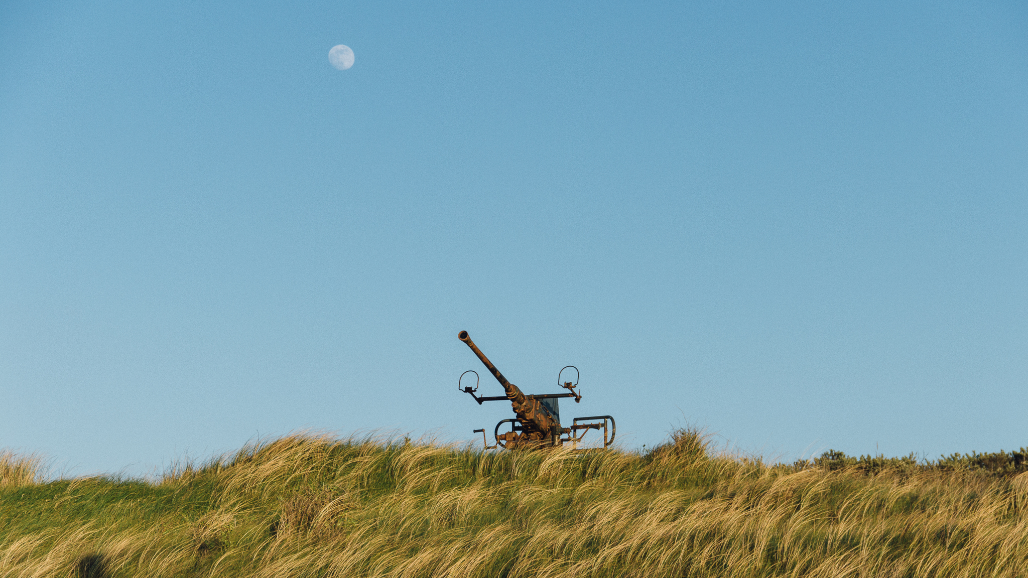 On the Belgian coast near Oostende, there lies a series of World War 2 relics in Raversyde called “Atlantikwall”, created by the Germans to prevent coastal invasion by the Allies. This is one of the artillery positions, amongst bunkers and observation posts.