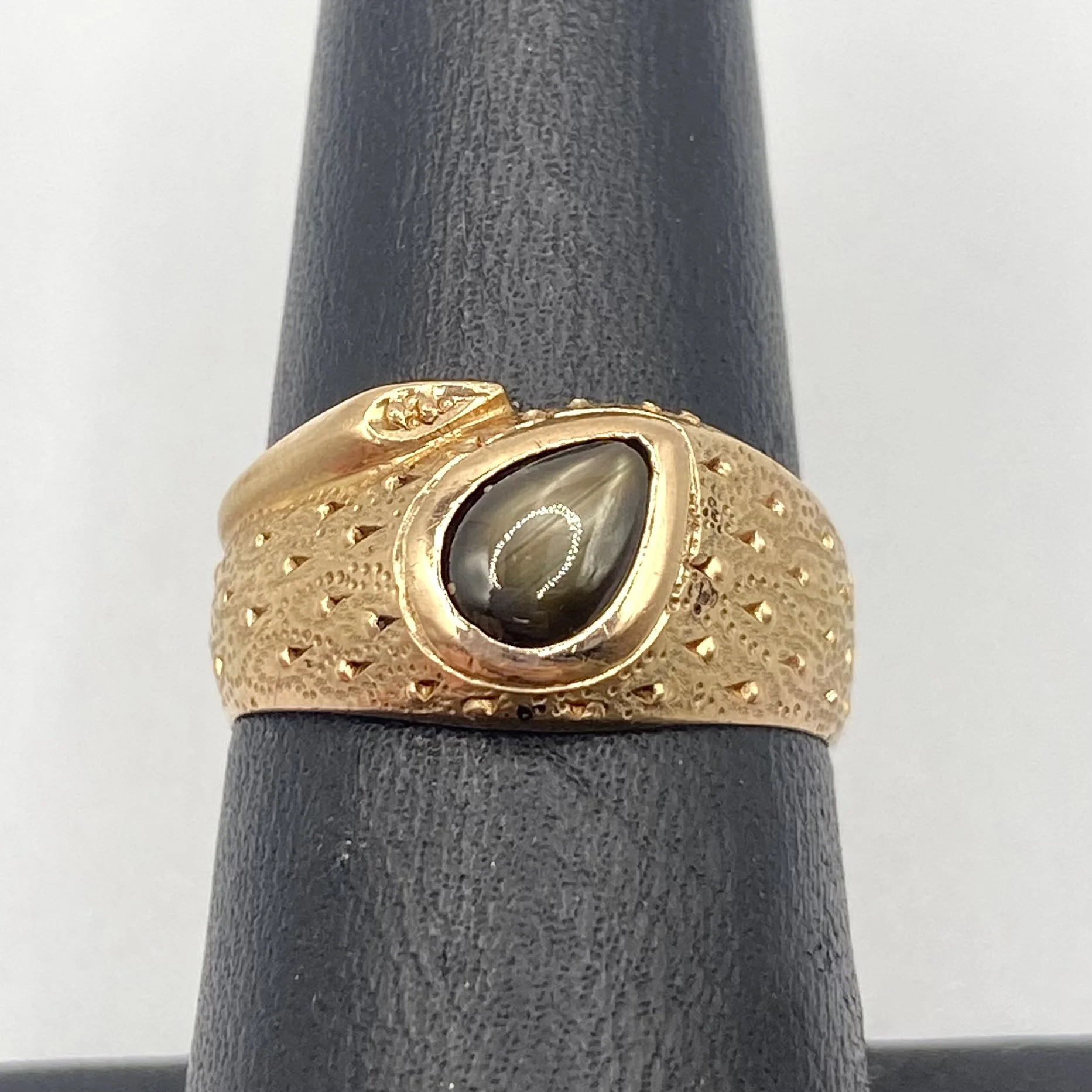 Yellow Gold Ring w/ Offset Black Star Sapphire, Size 7.25