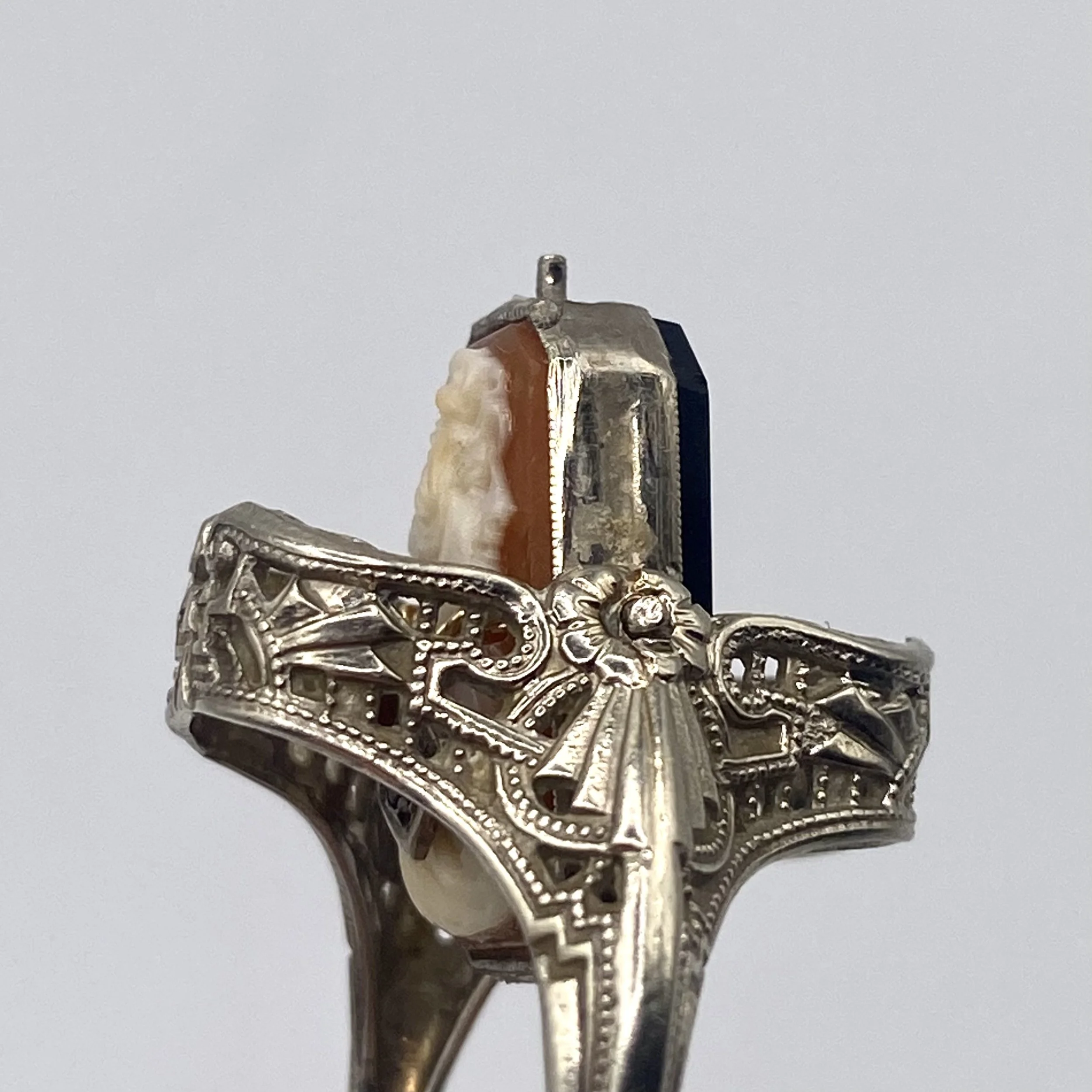 Vintage Cameo and Onyx "Flip" Reversible Filigree Ring, Size 5