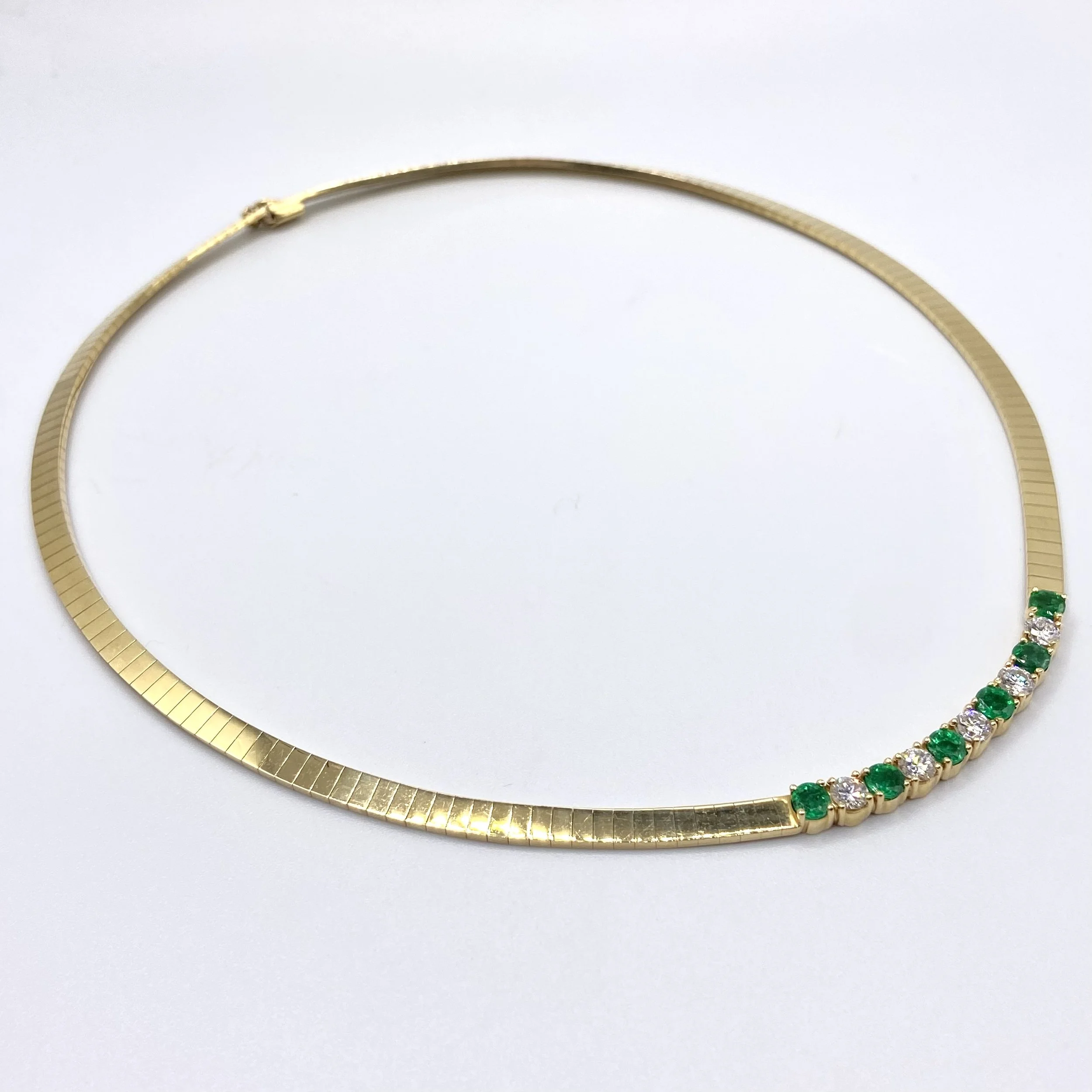 Alternating Emerald and Diamond Stationary 4mm Omega Collar