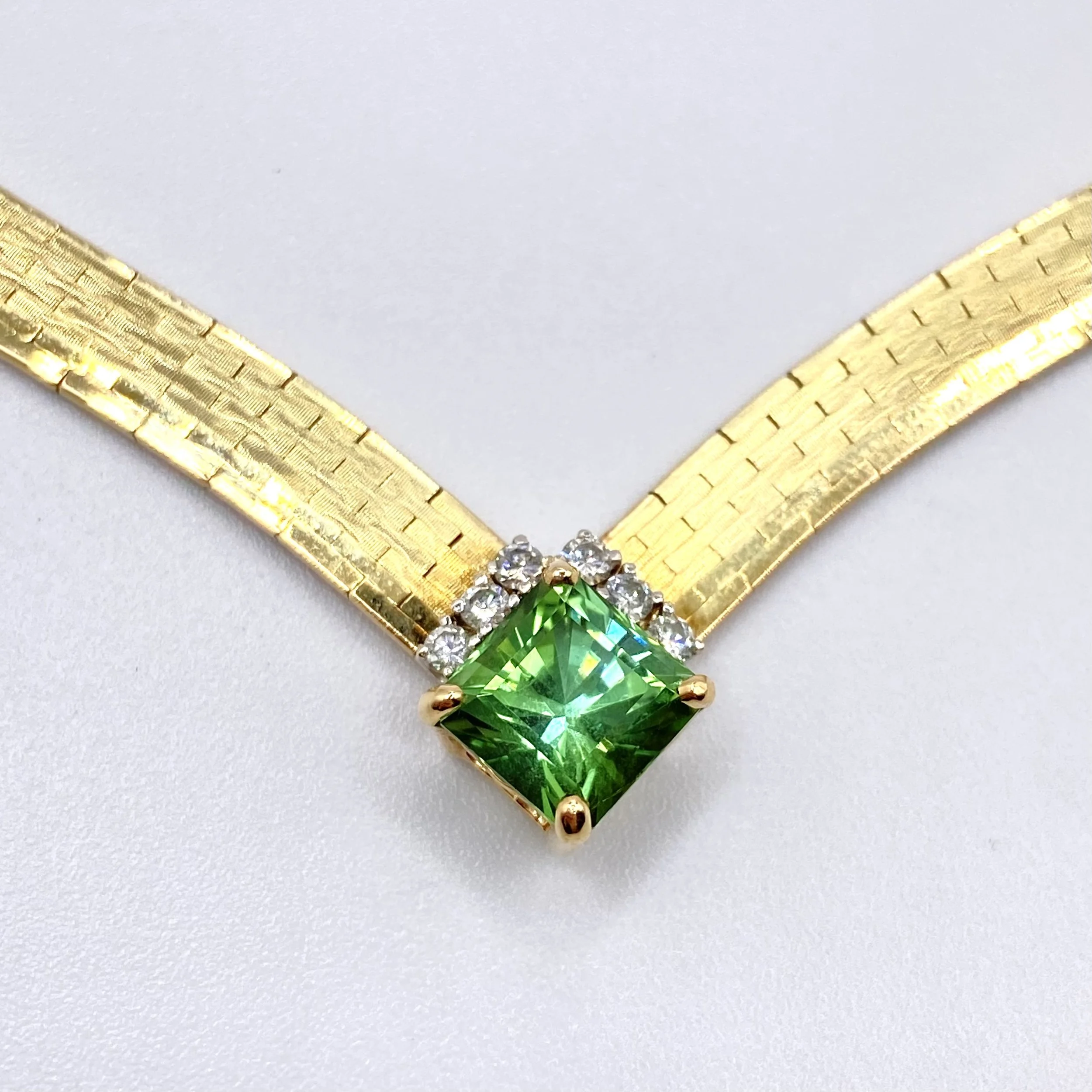 Light Green Kite-Set Square-Cut Tourmaline on Yellow Gold Collar