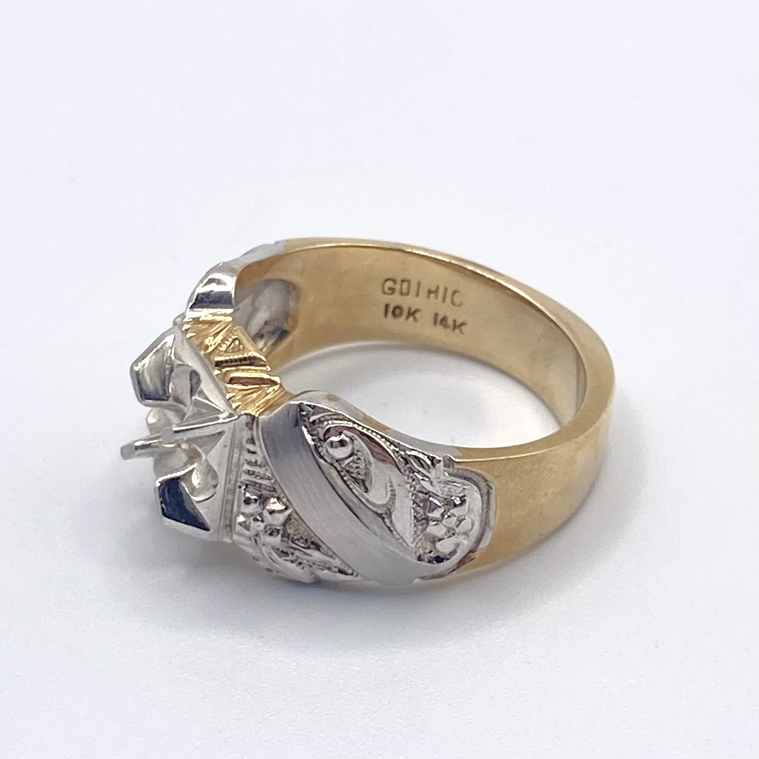 Dual-Tone Gents Vintage Ring Mounting, Size 9.75