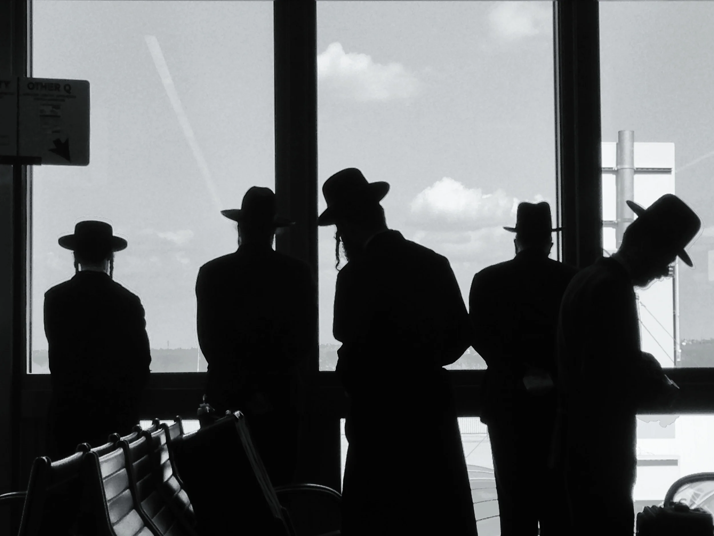 Jews praying at the Budapest airport