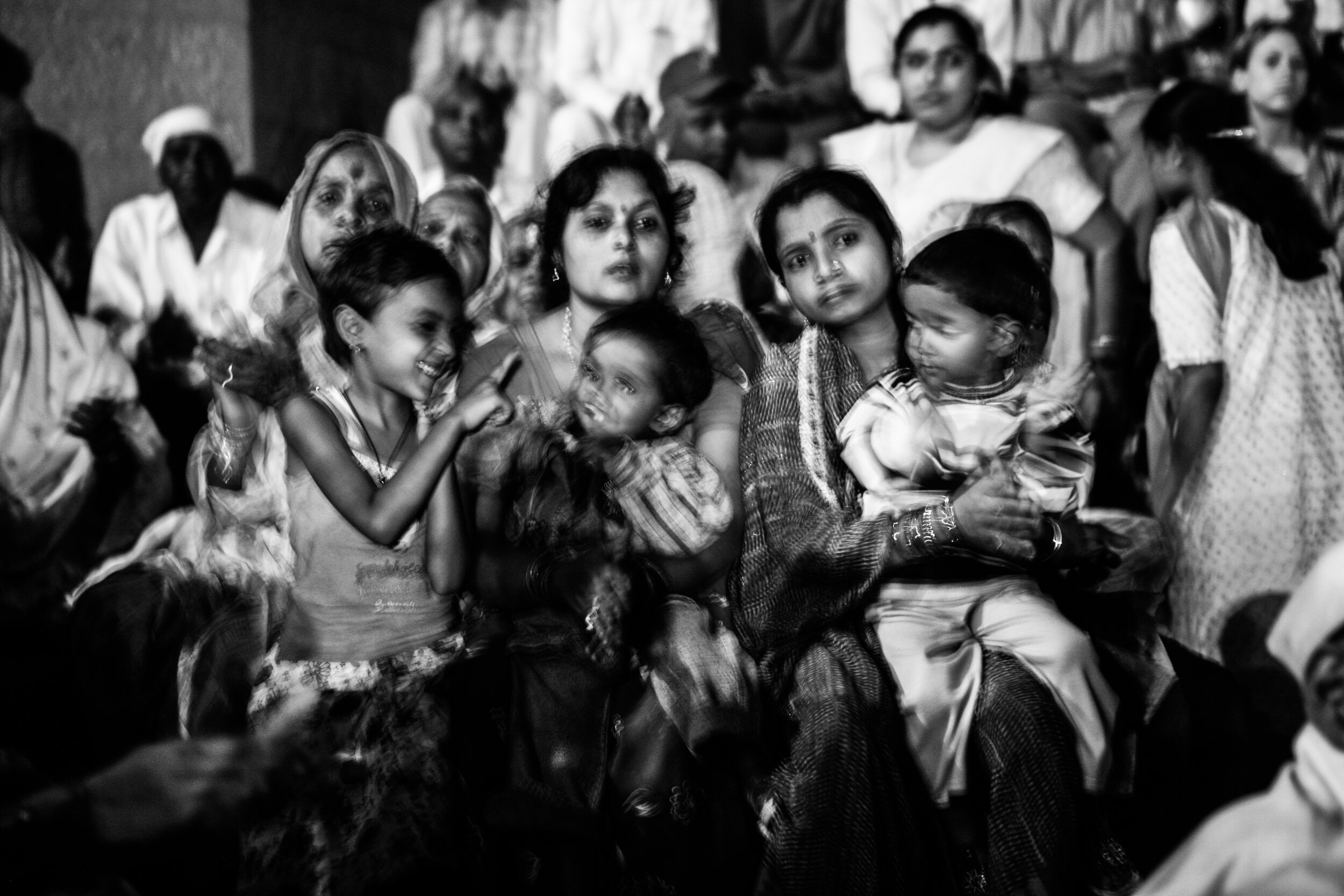 Women and Children at Ganges 2.jpg