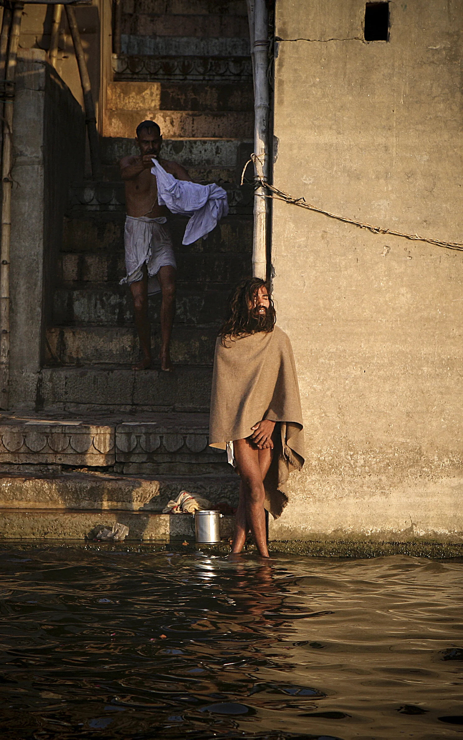 Praying Man Varanasi.jpg
