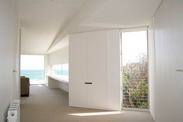 ocean-grove-contemporary-beach-house-by-warc-studio-01.jpg