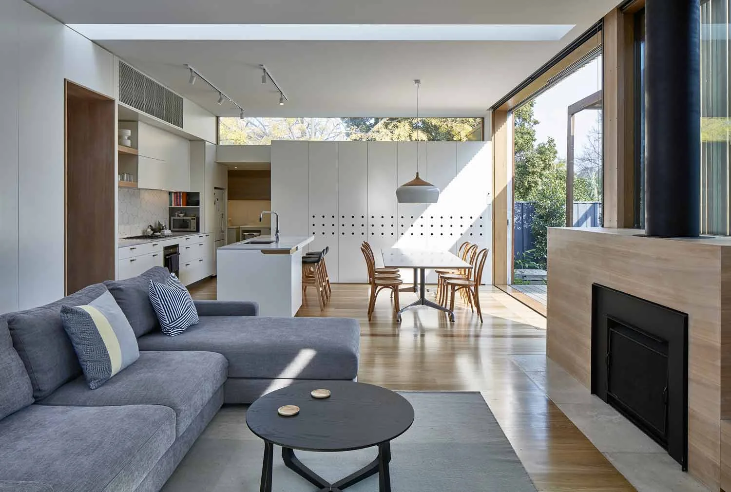 screen–house–camberwell–renovation–by-warc-studio-architects-07.jpg
