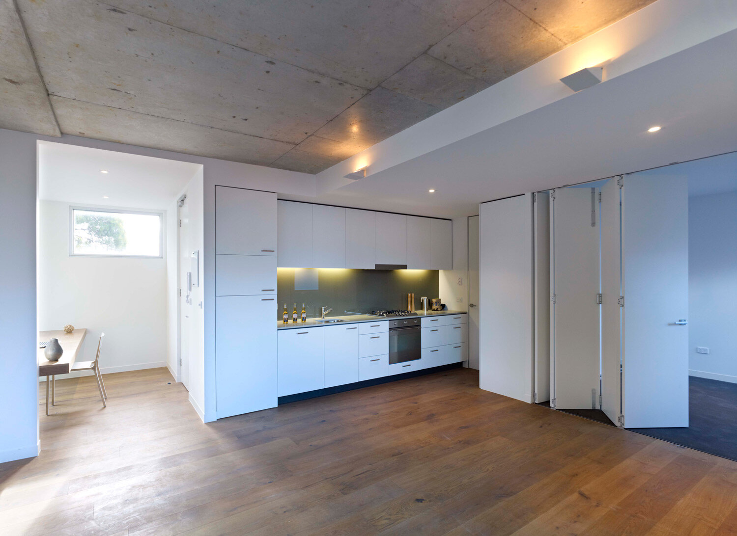 windsor-contemporary-apartment-1-design-by-warc-studio-03.jpg