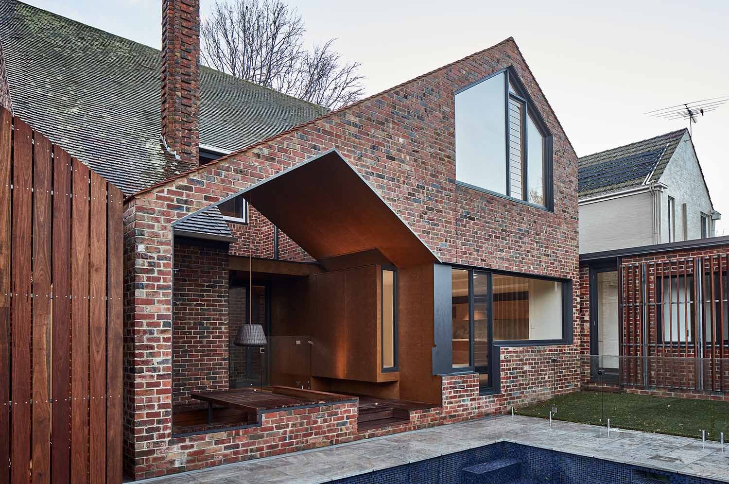 tudor-revival-house-melbourne-renovation-by-warc-studio-architects-05.jpg