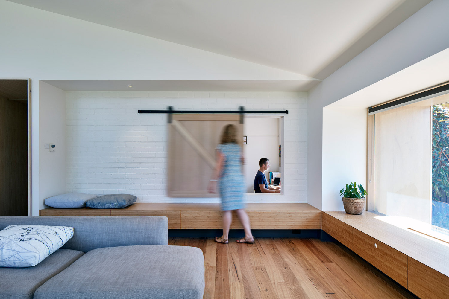 lean-to-house-oakleigh-melbourne-renovation-by-warc-studio-architects-09.jpg