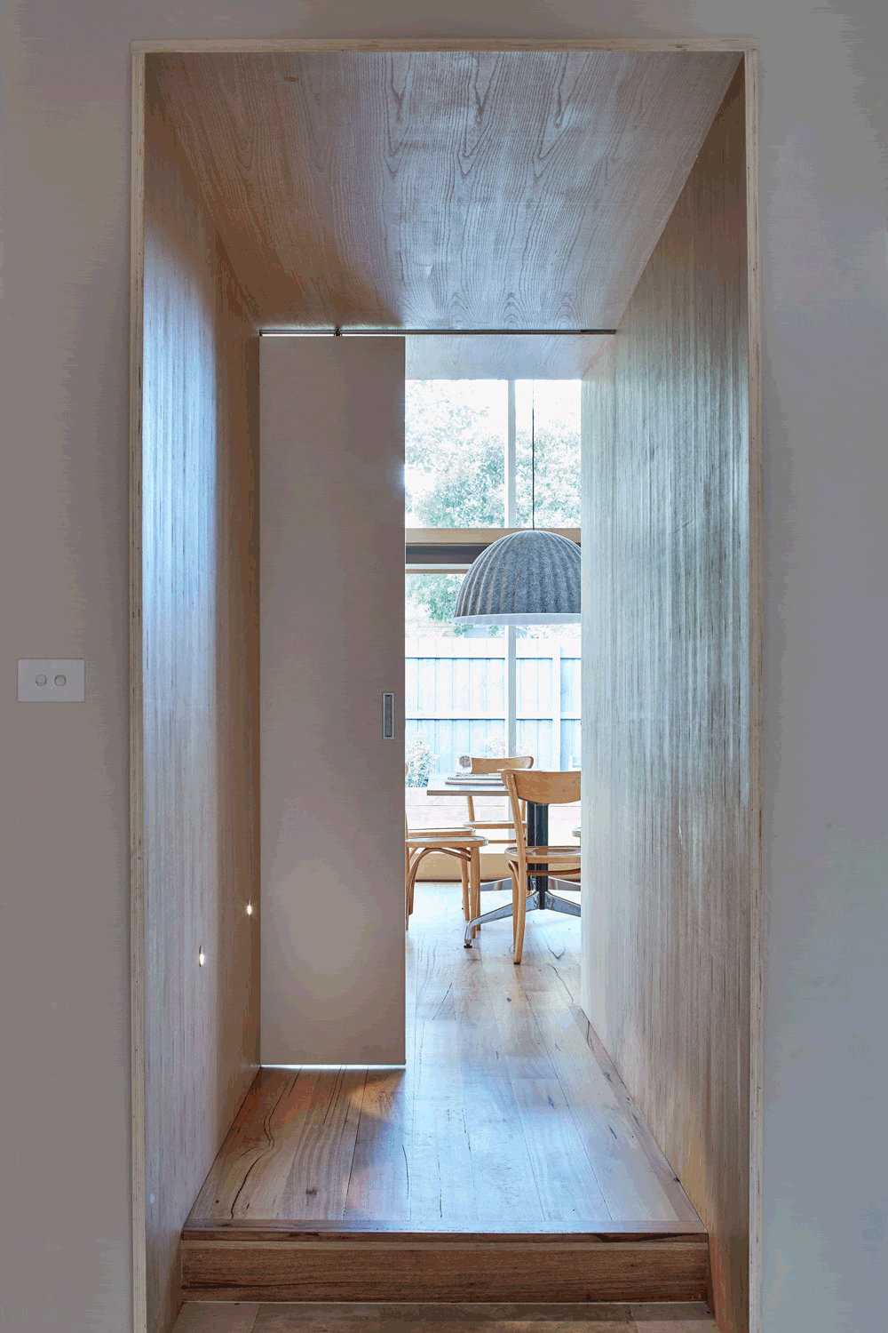 lean-to-house-oakleigh-melbourne-renovation-by-warc-studio-architects-gif-02.gif