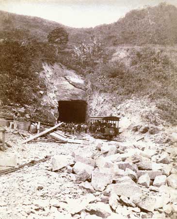 O encontro dos dois lados do Túnel Velho em 1892