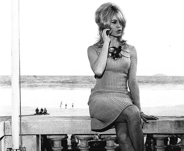 Brigite Bardot na mureta do Hotel Copacabana Palace