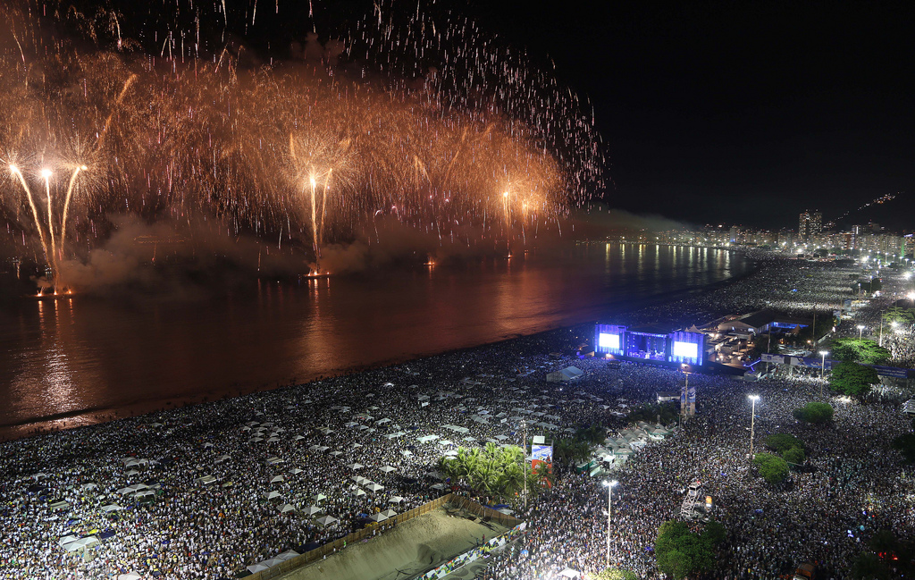 Fogos de Réveillon na Praia de Copacabana 2014