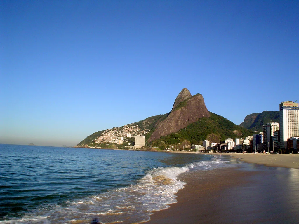 Leblon_Beach_by_rspldon.jpg