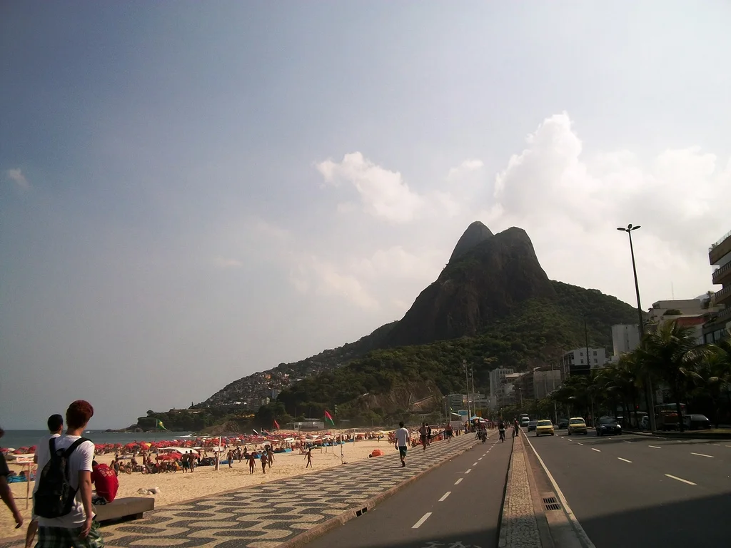 Praia do Leblon no verão carioca