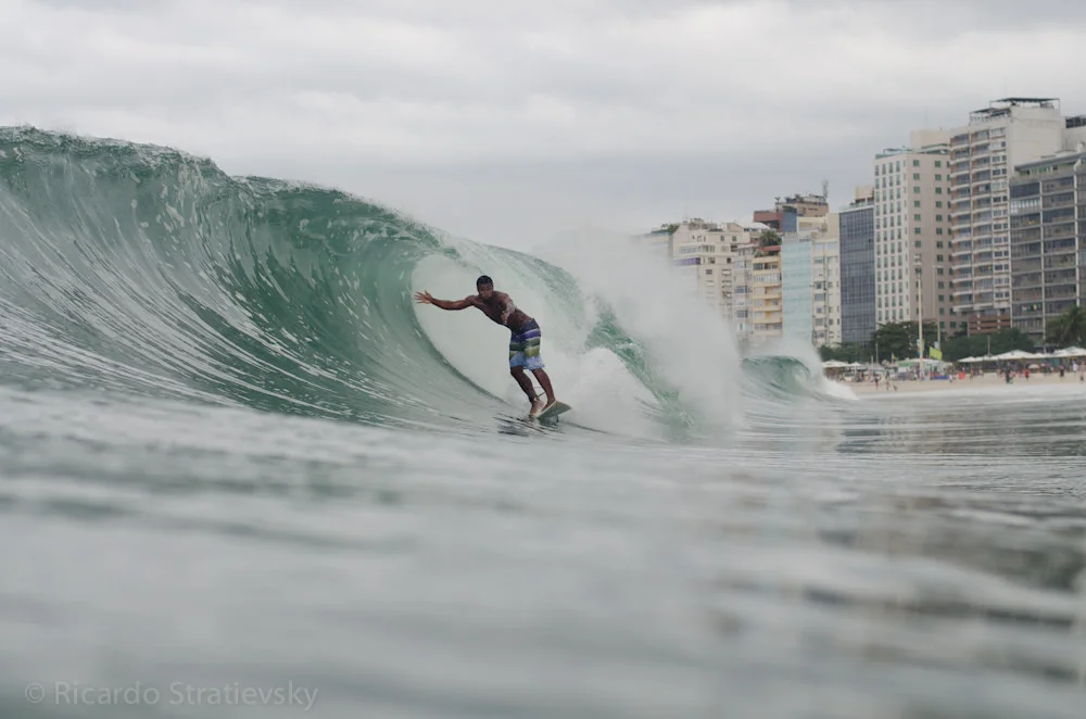 Surfista em Copacabana