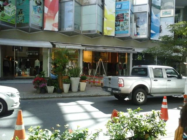 O comércio na Aníbal de Mendonça em Ipanema, Rio de Janeiro é um dos mais sofisticados