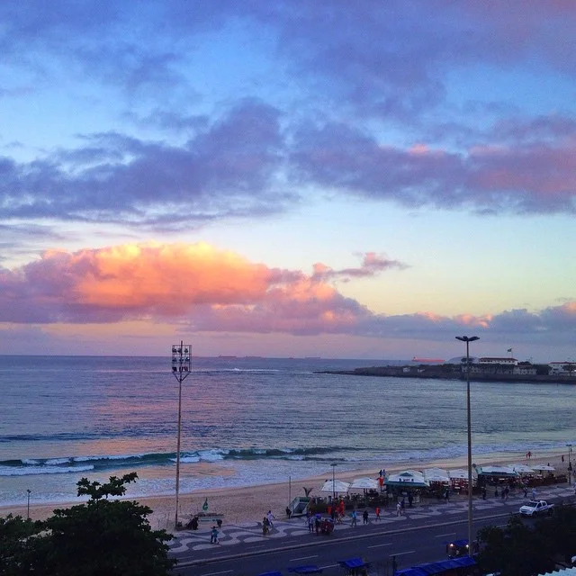 Por do sol na Praia de Copacabana